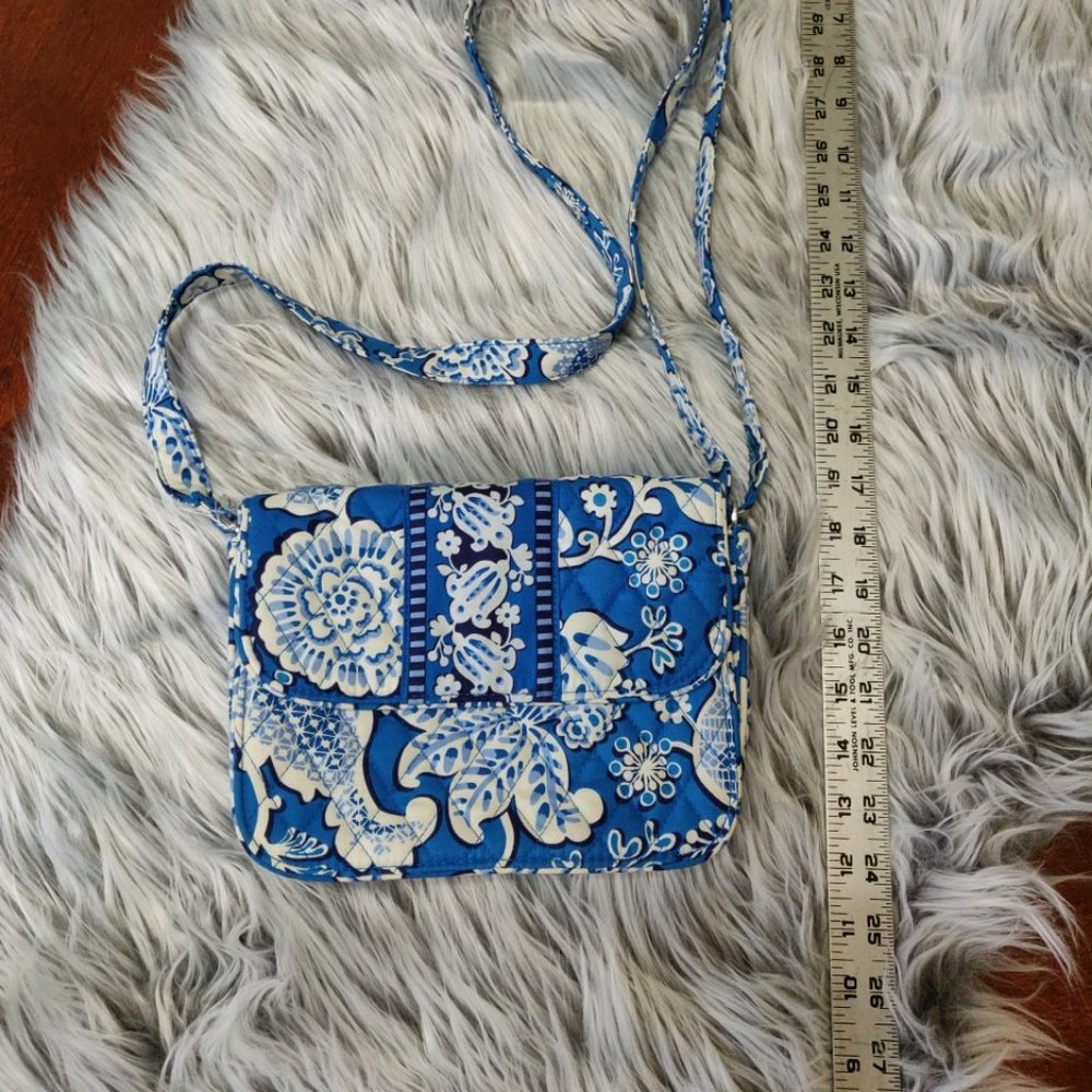 Vera Bradley Crossbody Snap Front Close Bag